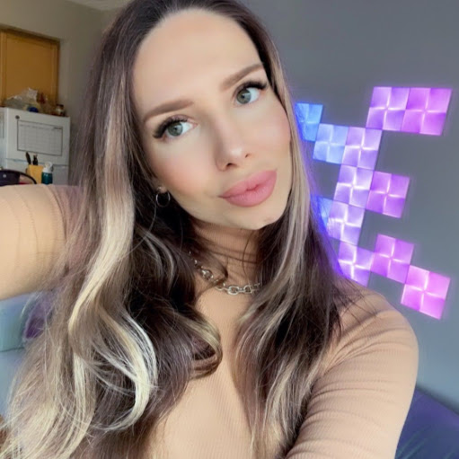 Haley Burns Photo 10