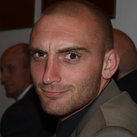 Mark Whiting Photo 22