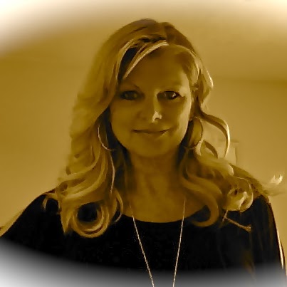 Angela O'Neill Photo 18