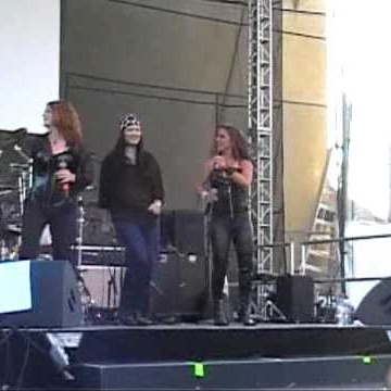 Kim Gonzalez Photo 3