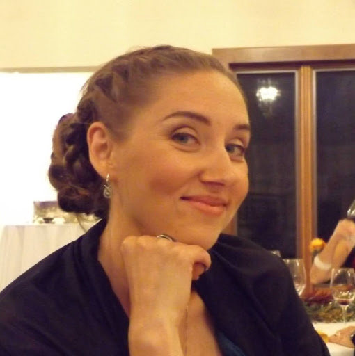 Julie Fischer Photo 29