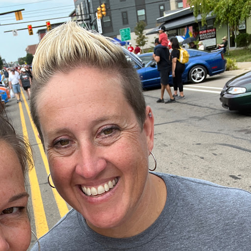 Amanda Earley Photo 8