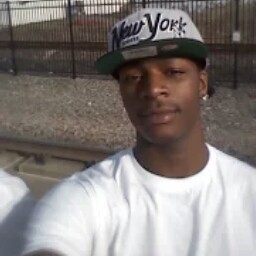 Frankie Mills Photo 15