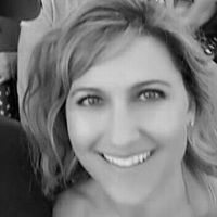 Kristen Small Photo 23