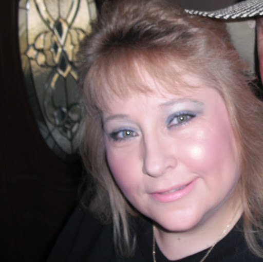 Julia Leslie Photo 24