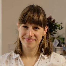 Laura Clemens Photo 13