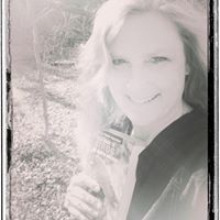 Angela Meyer Photo 41