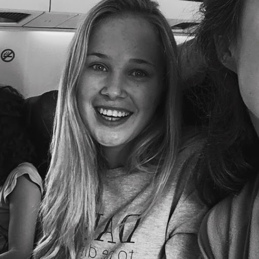 Laura Harries Photo 2