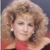 Kelly Robison Photo 17