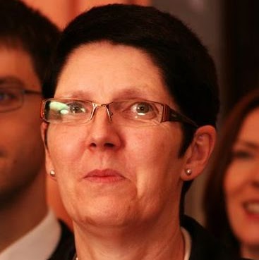 Julie Latham Photo 25