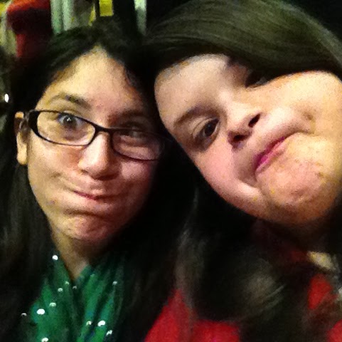 Laura Hernandez Photo 38