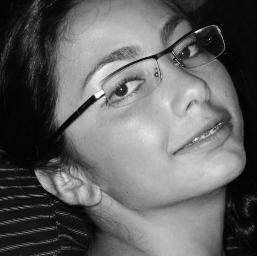 Ursula Fernandes Photo 21