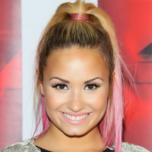 Megan Farnsworth Photo 7