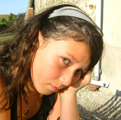 Julie Chauvin Photo 6