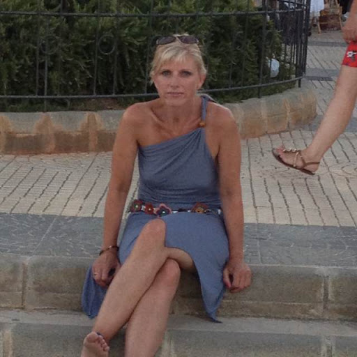 Julie Smiley Photo 8