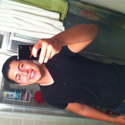 Alejandro Bustamante Photo 25