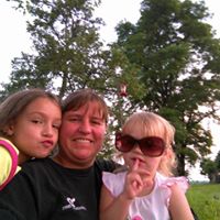 Elizabeth Stilwell Photo 9