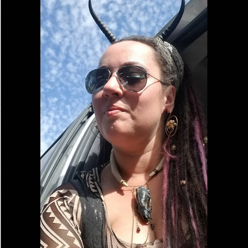 Emma Richardson Photo 19