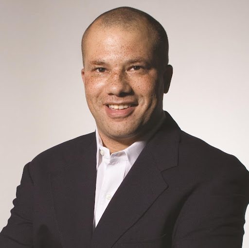 Julian Lockhart Photo 12