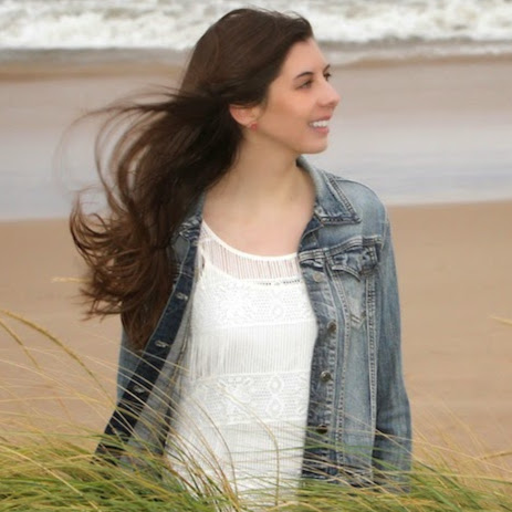 Laura Dillon Photo 16