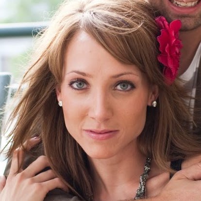 Amy Cummings Photo 22