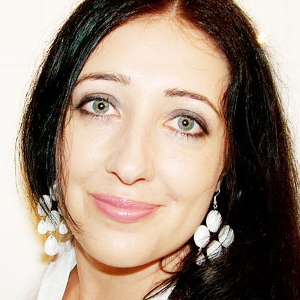 Elizabeth Findlay Photo 18