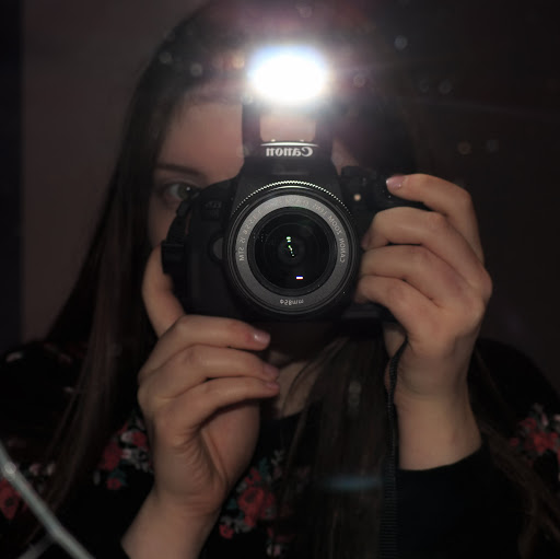 Sarah Lowry Photo 16