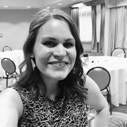 Caitlin Fields Photo 17