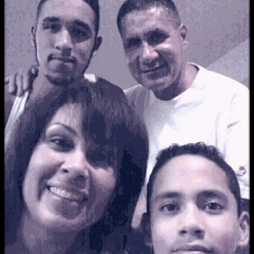 Dee Torres Photo 4