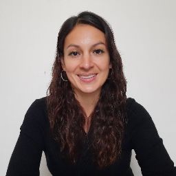 Julia Valdes Photo 23