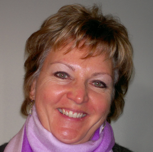 Lorraine Taylor Photo 36