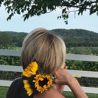 Suzanne Hunter Photo 38