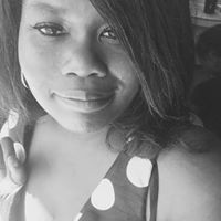 April Holmes Photo 36
