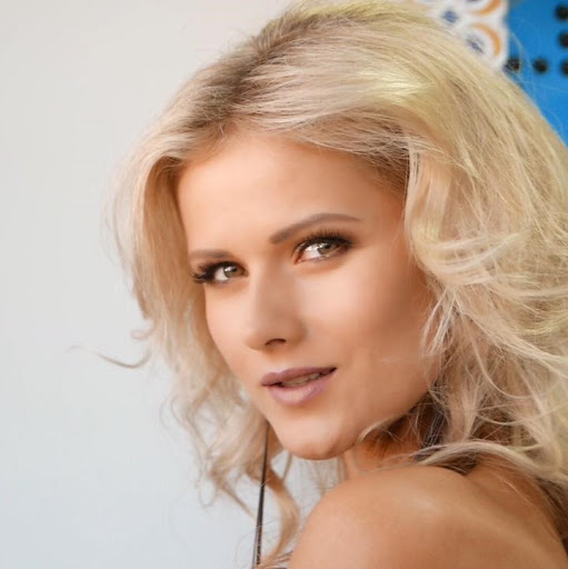 Kristina Novak Photo 9