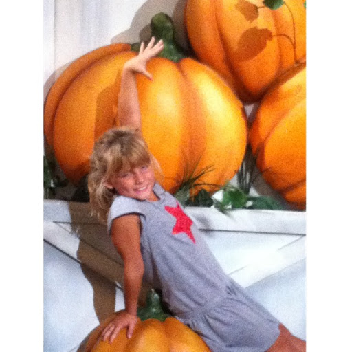 Kristen Steele Photo 17