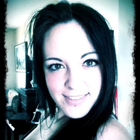 Alicia Howell Photo 17