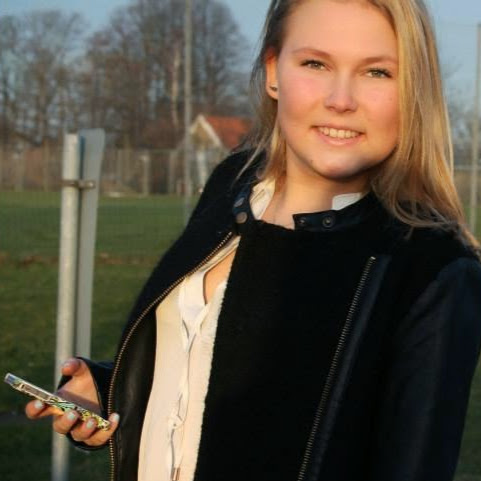 Julie Pedersen Photo 15