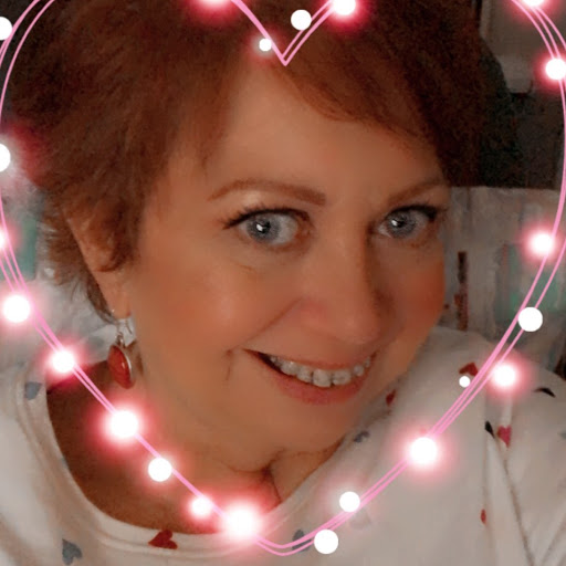 Sara Hawkins Photo 37