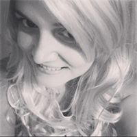 Kristen Plowman Photo 4