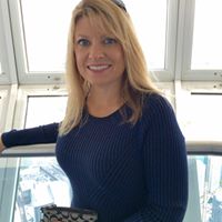 Laura Graves Photo 22