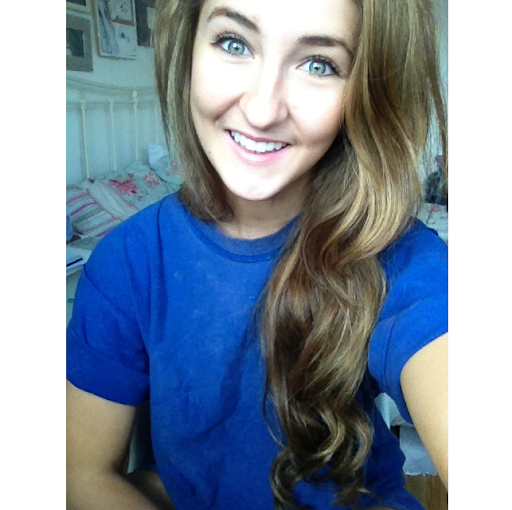 Emily Manning Photo 10