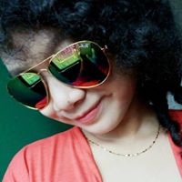 Julia Flores Photo 3