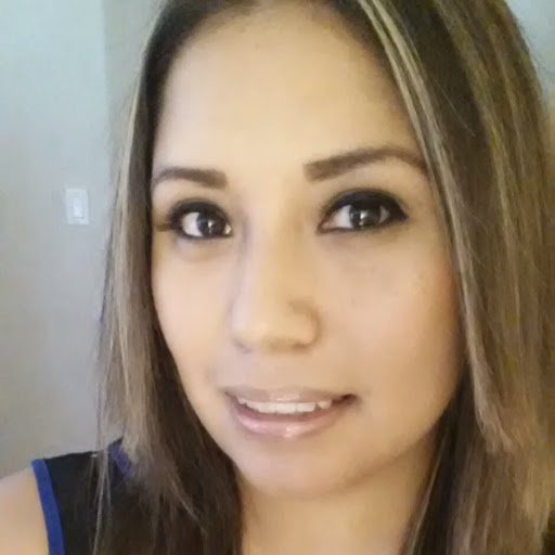 Josie Flores Photo 9