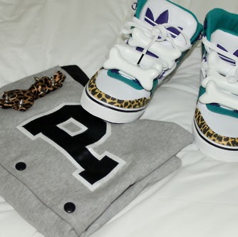 Laurie Collins Photo 23