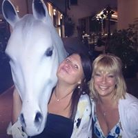 Samantha Sharpe Photo 10