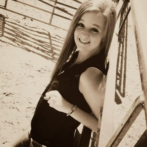 Sarah Sager Photo 16