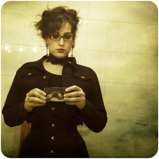 Amelia Graham Photo 15