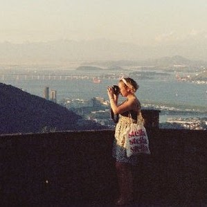 Julia Hicks Photo 14