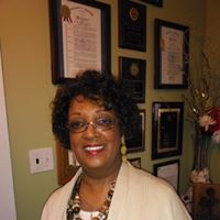 Sandra Holt Photo 34