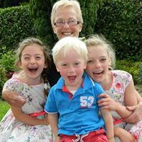 Elaine Hutchinson Photo 8